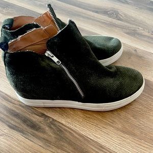 *SOLD* Steve Madden wedge sneaker
